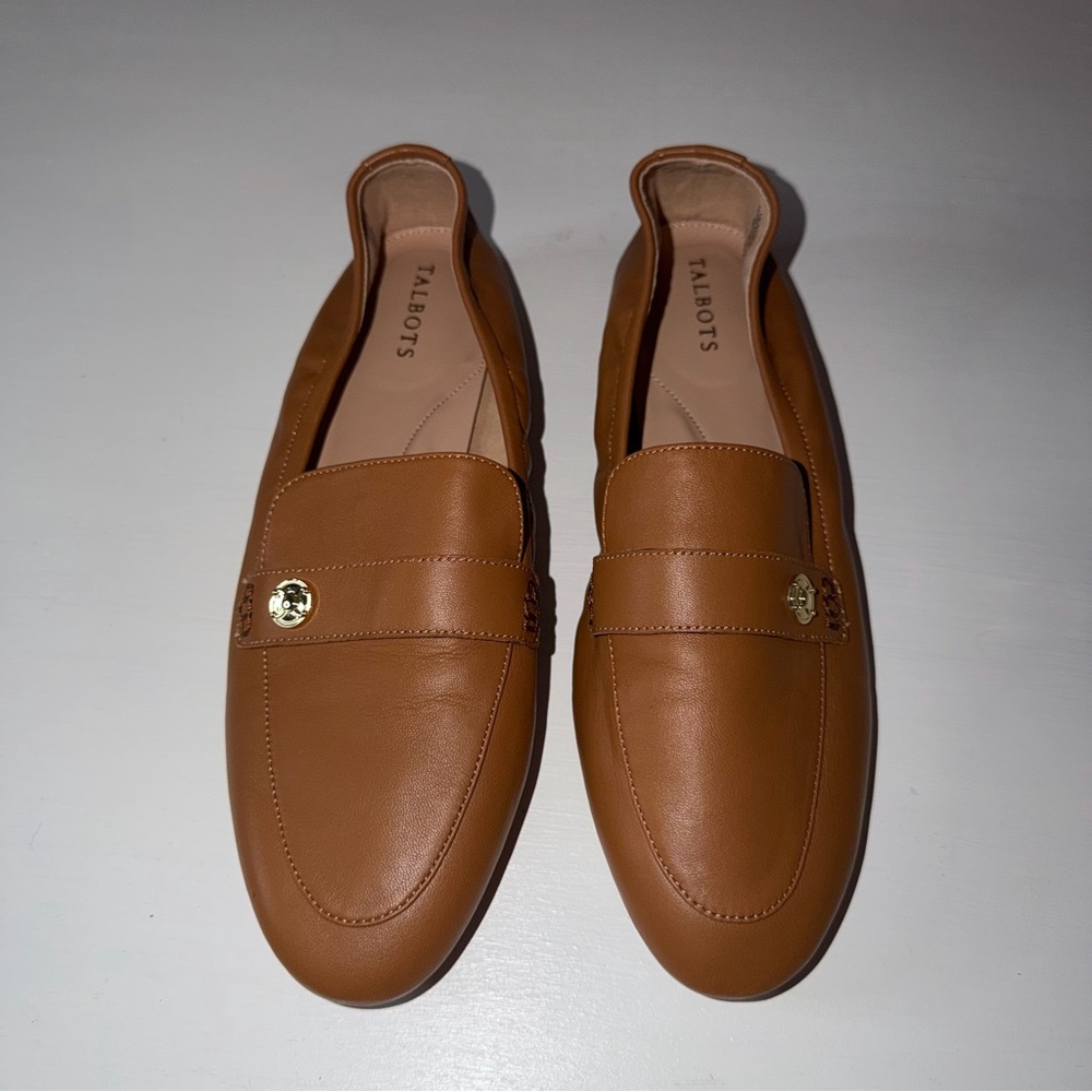 EUC Size 10.5M Talbots Cognac Leather Slip-On Loafers with Gold Accent